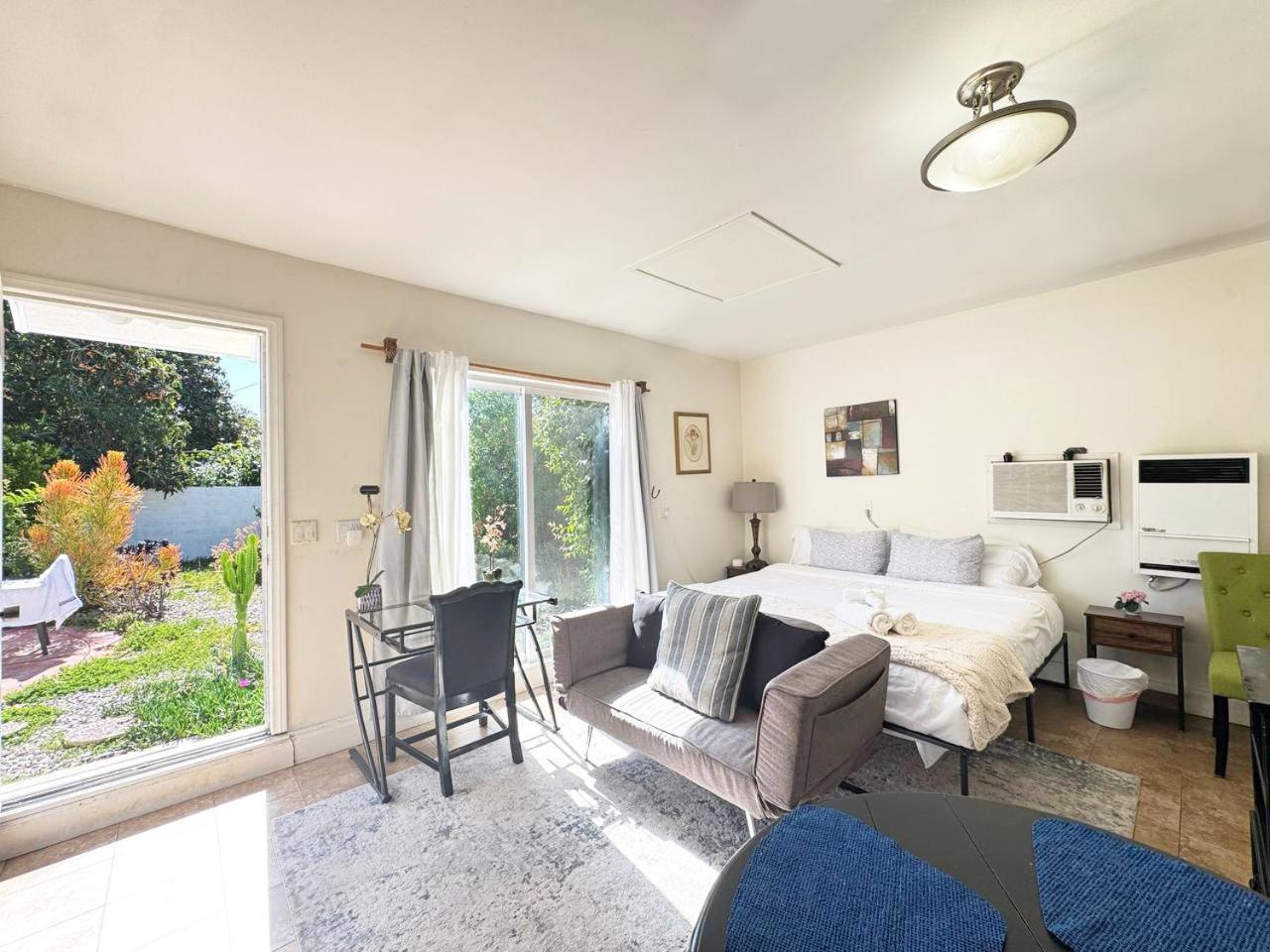 Cozy And Comfortable - Hal2-uc Los Angeles
